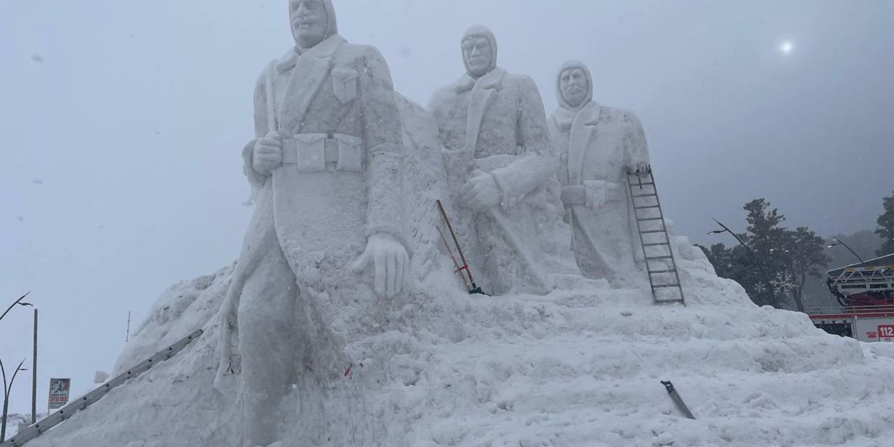 Sarıkamış'ta 'Karı Yorgan Edenler' Heykelleri Tamamlandı