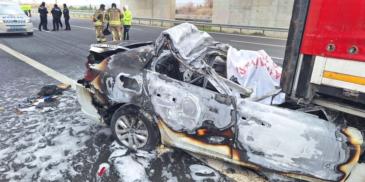 Tır'a Çarpıp Yanan Otomobilin Sürücüsü Öldü