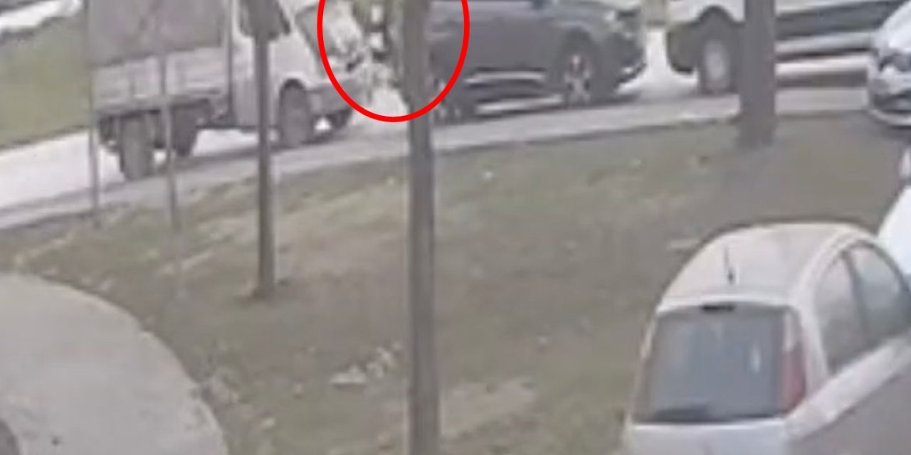 Saklambaç Oynarken Yola Çıkan Çocuğa Otomobil Çarptı, Sürücü Kaçtı