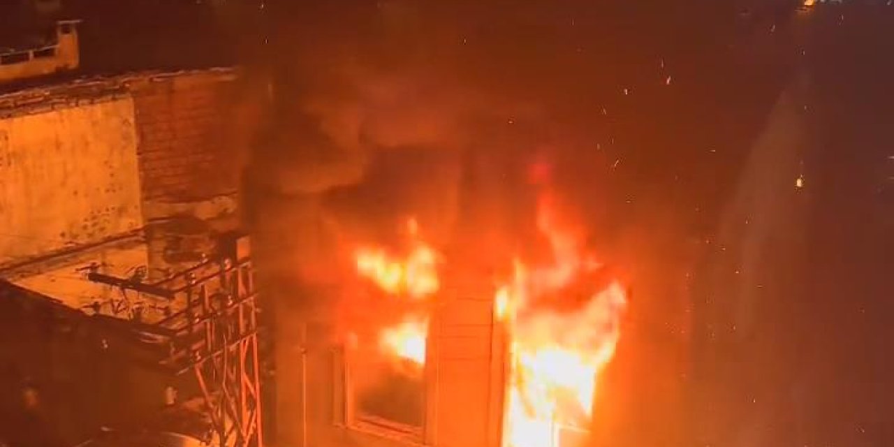 Antalya'da 250 Yıllık Tarihi Metruk Konak Alevlere Teslim Oldu