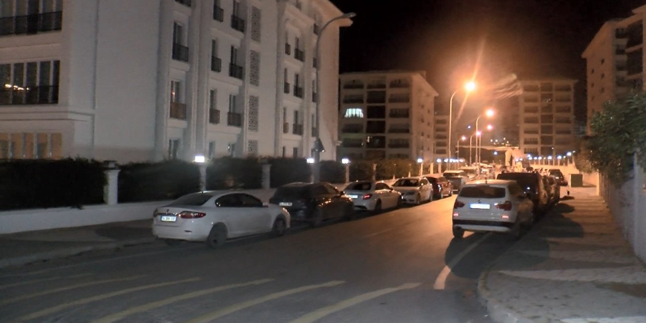 Başakşehir'de İş İnsanı, Oturduğu Sitenin Otoparkında Uğradığı Silahlı Saldırıda Hayatını Kaybetti