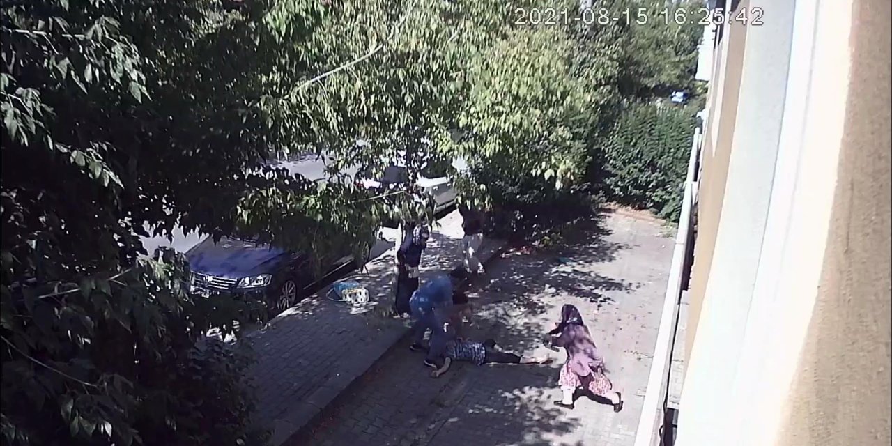 Baba Ve Kızının Bıçaklanarak Öldürüldüğü Komşu Kavgası Kamerada