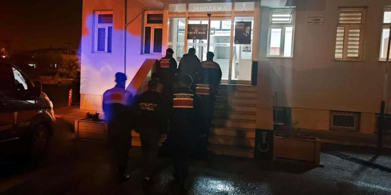 Ehliyet Sınavına Kopya Düzeneği İle Giren Adayı Jandarma Yakaladı