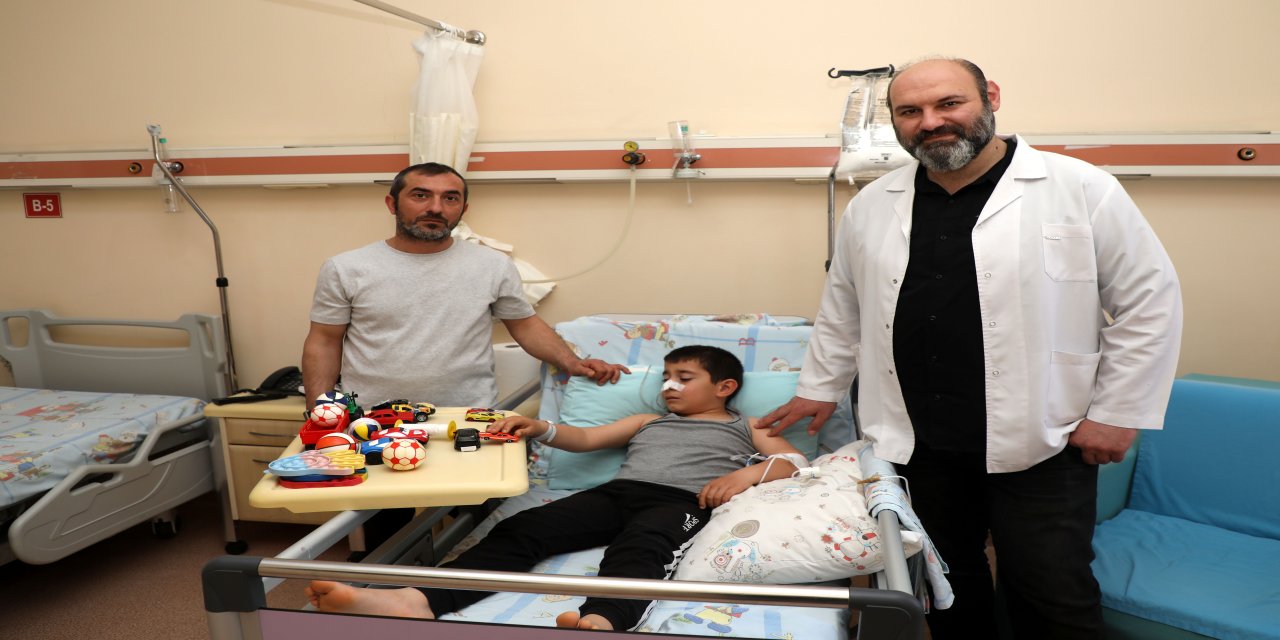 7 yaşındaki çocuğun yuttuğu mıknatıslı toplar bağırsağını üç noktadan deldi