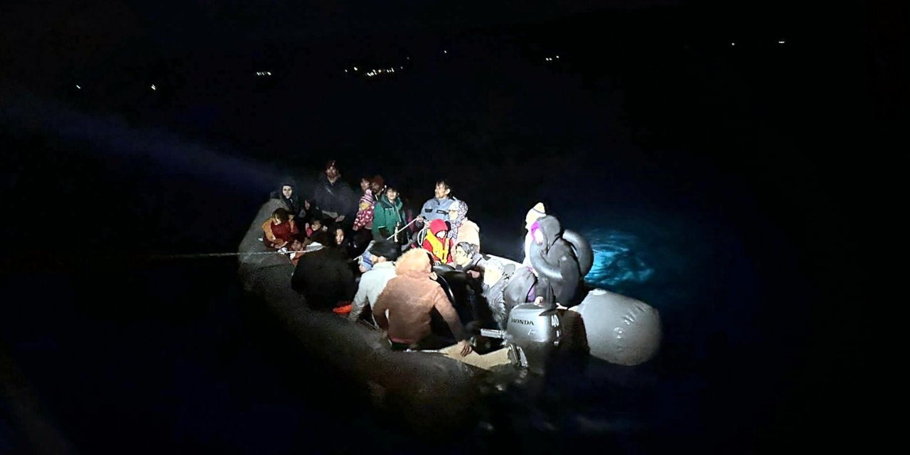 Çanakkale Açıklarında Yunanistan'ın Geri İttiği 36 Kaçak Göçmen Kurtarıldı