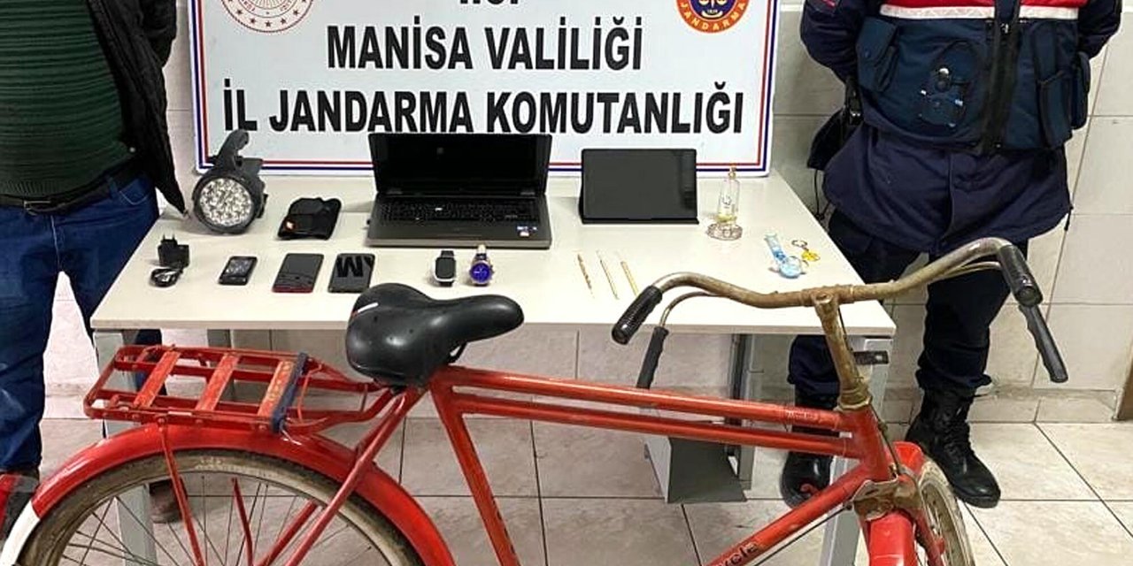 Manisa'da, 2 Evden Hırsızlık Yapan Cezaevi Firarisi Yakalandı