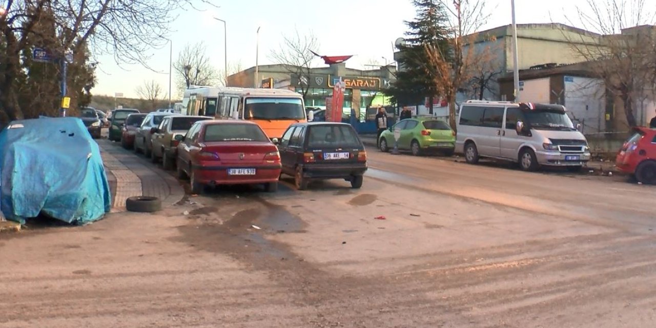 Ankara'da Husumetliler Arasındaki Silahlı Kavga Kamerada; 1 Yaralı