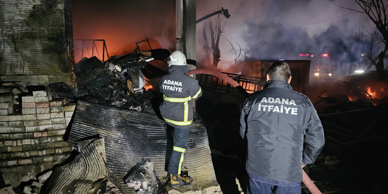 Adana'da Hurda Deposunda Çıkan Yangın Korkuttu