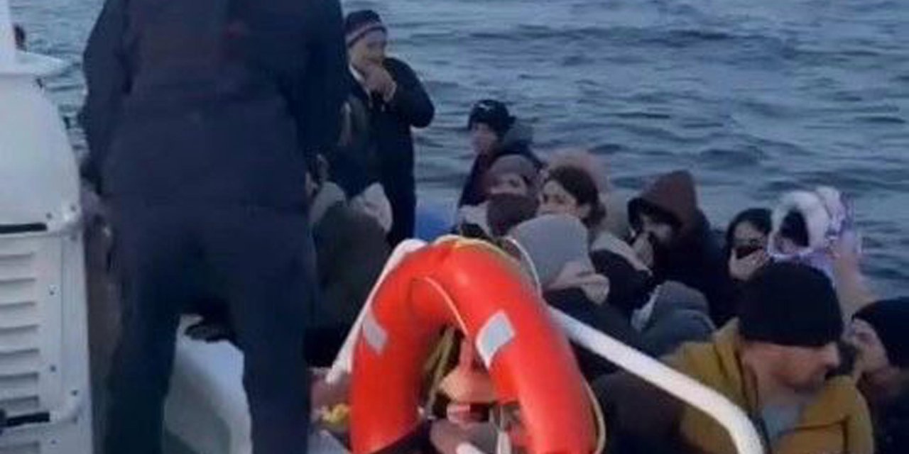 Çanakkale Açıklarında Yunanistan'ın Geri İttiği 64 Kaçak Göçmen Kurtarıldı