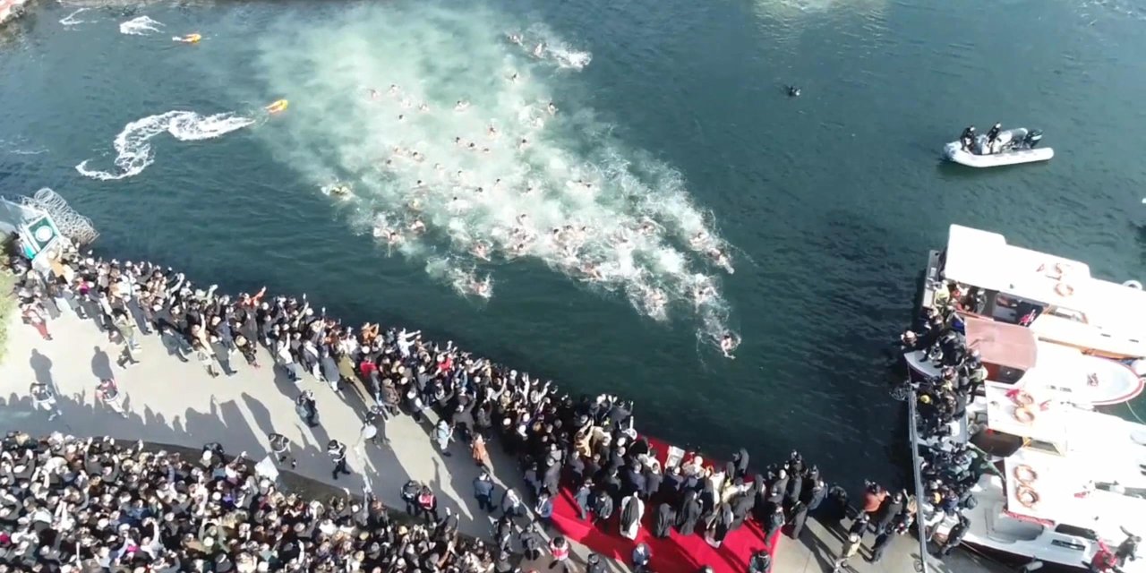 Haliç'te Haç Çıkarma Töreni