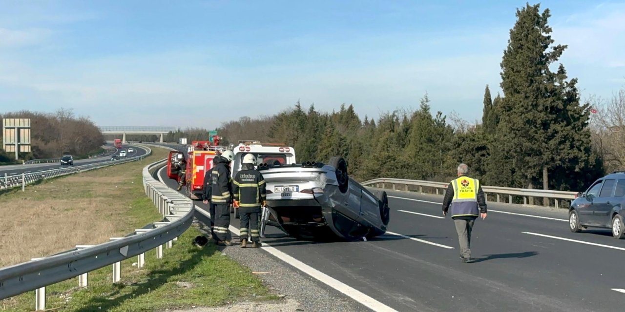 Tem'de 3 Otomobilin Karıştığı Kazada 3 Kişi Yaralandı