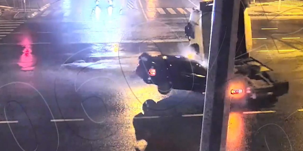 Otomobilin Tır’a Çarptığı Ölümlü Kazanın Görüntüleri Ortaya Çıktı