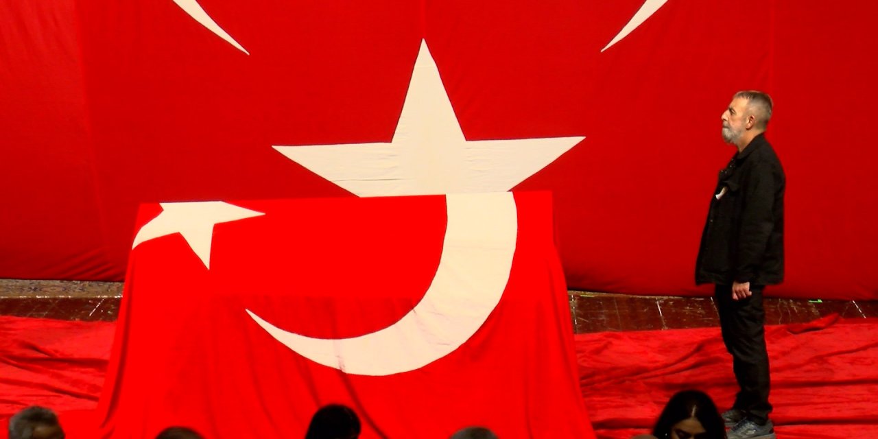 Sanatçı Ayla Algan İçin Muhsin Ertuğrul Sahnesi'nde Tören Düzenlendi