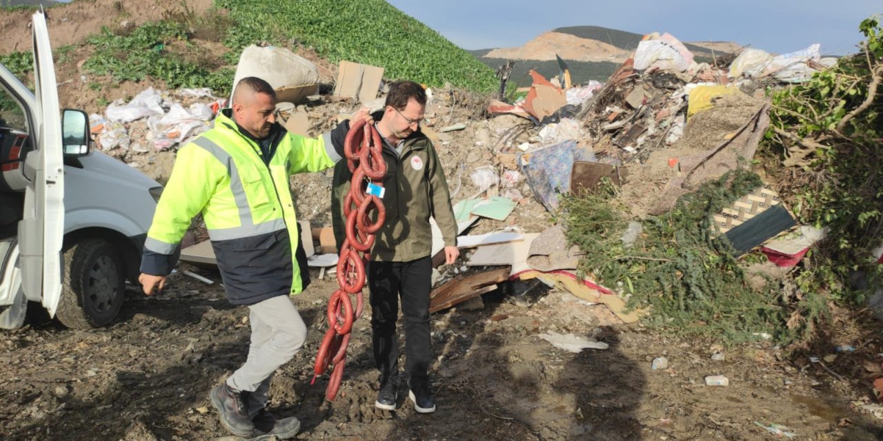 Akaryakıt İstasyonunda Minibüste Sucuk Yıkayan 3 Kişi Gözaltına Alındı (2)