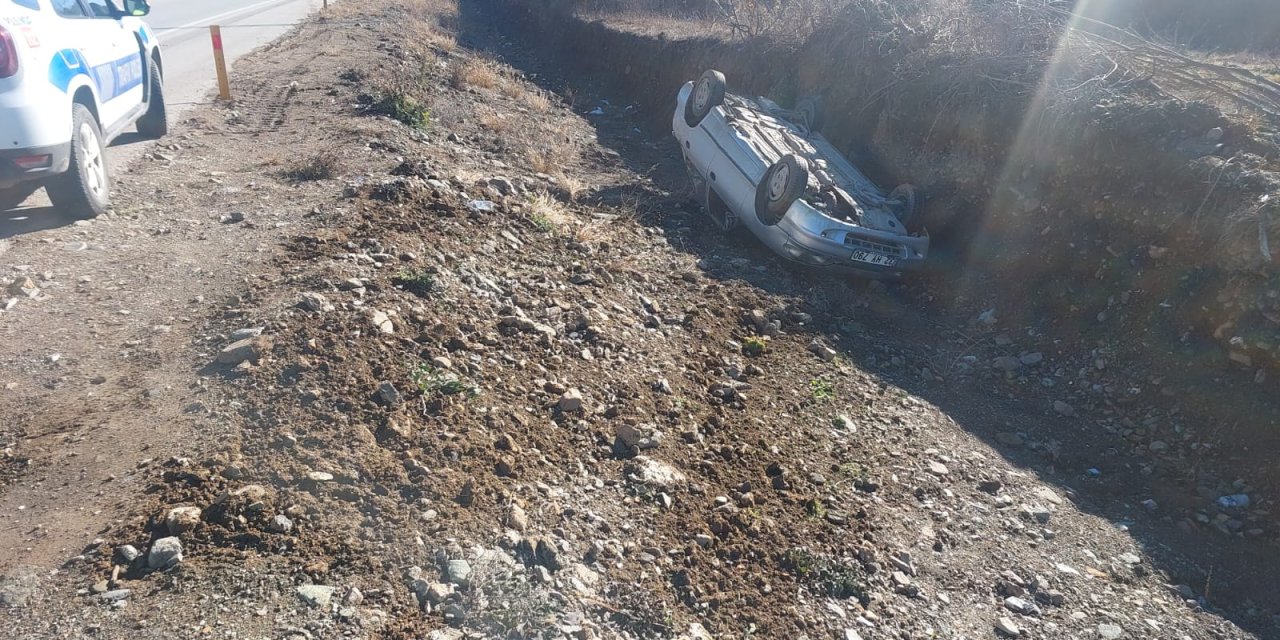 Otomobil Takla Atıp Sulama Kanalına Devrildi: 3 Yaralı