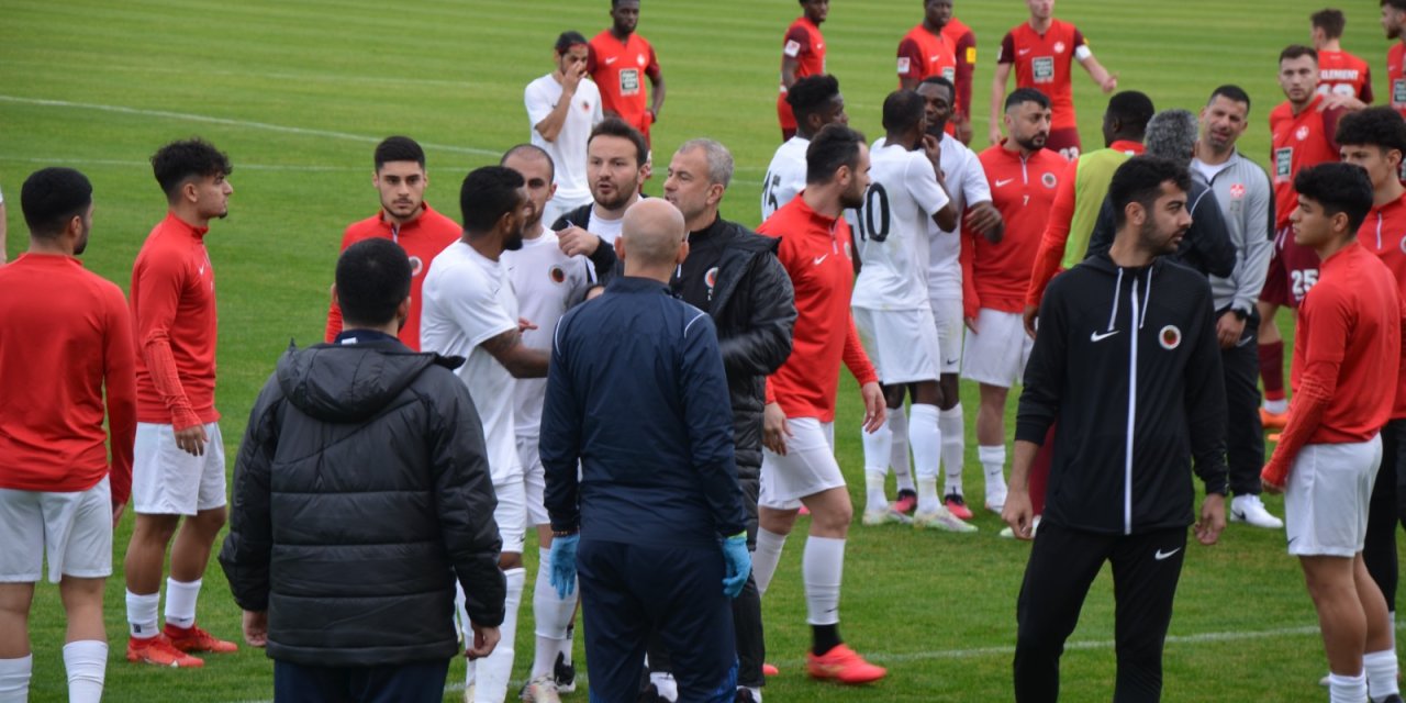 Hazırlık Maçında Saha Karıştı, Gergin Anlar Yaşandı