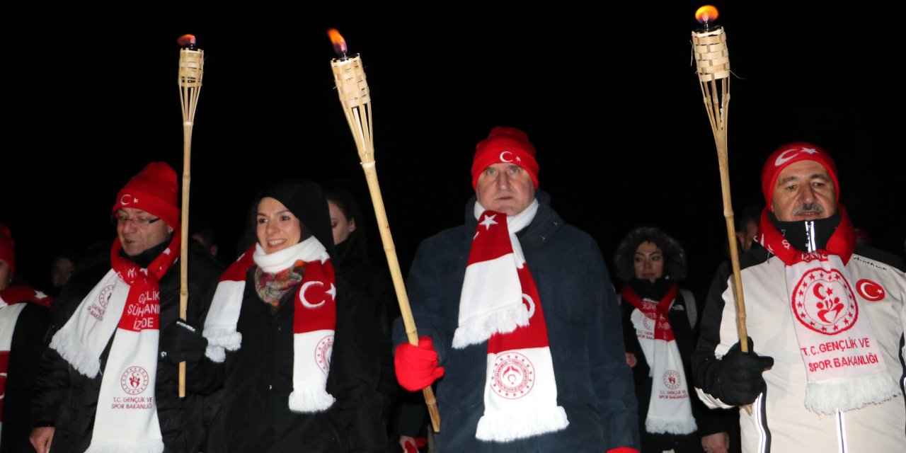 Sarıkamış'ta 'Karı Yorgan Edenler' Heykeli Açıldı (2)