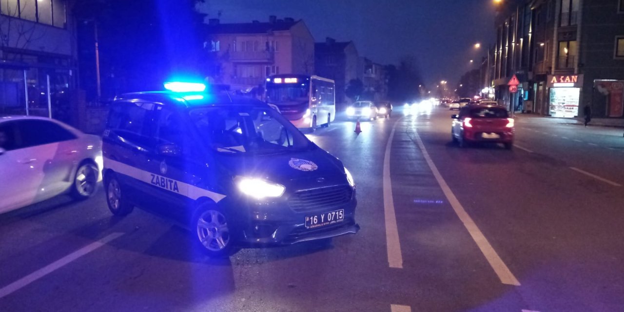 Bursa'da Zabıta Aracıyla Çarpışan Motosikletteki 2 Kişi Yaralandı
