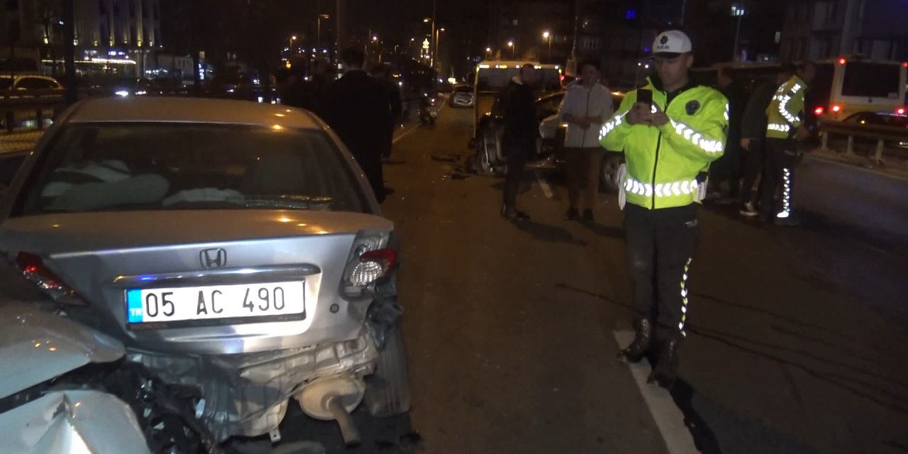 Avcılar D-100 Karayolu'nda Zincirleme Kaza: 1 Yaralı