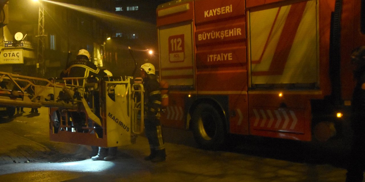 Kayseri'de, Apartmanın Sığınağında Yangın Çıktı