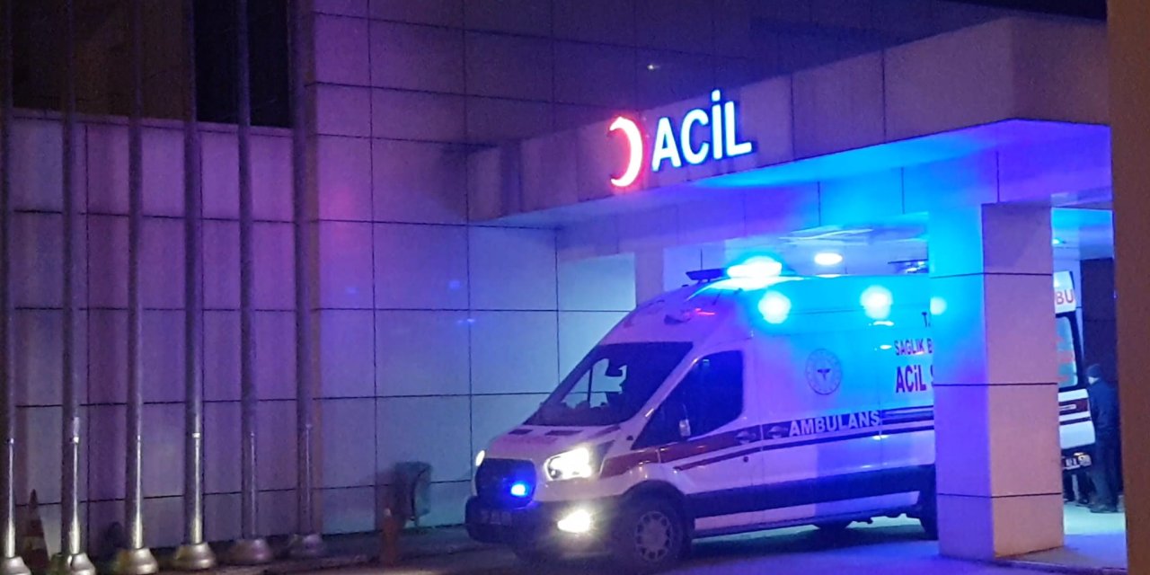 Tabancayı Kurcalarken Akrabasını Kazara Vurup Ağır Yaraladı