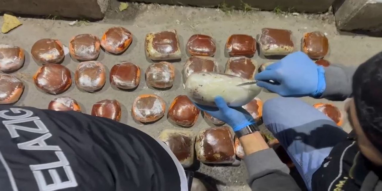 Otobüste 'Nina' İle Aramada Salçaların Arasına Gizlenmiş 29 Kilo Uyuşturucu Bulundu