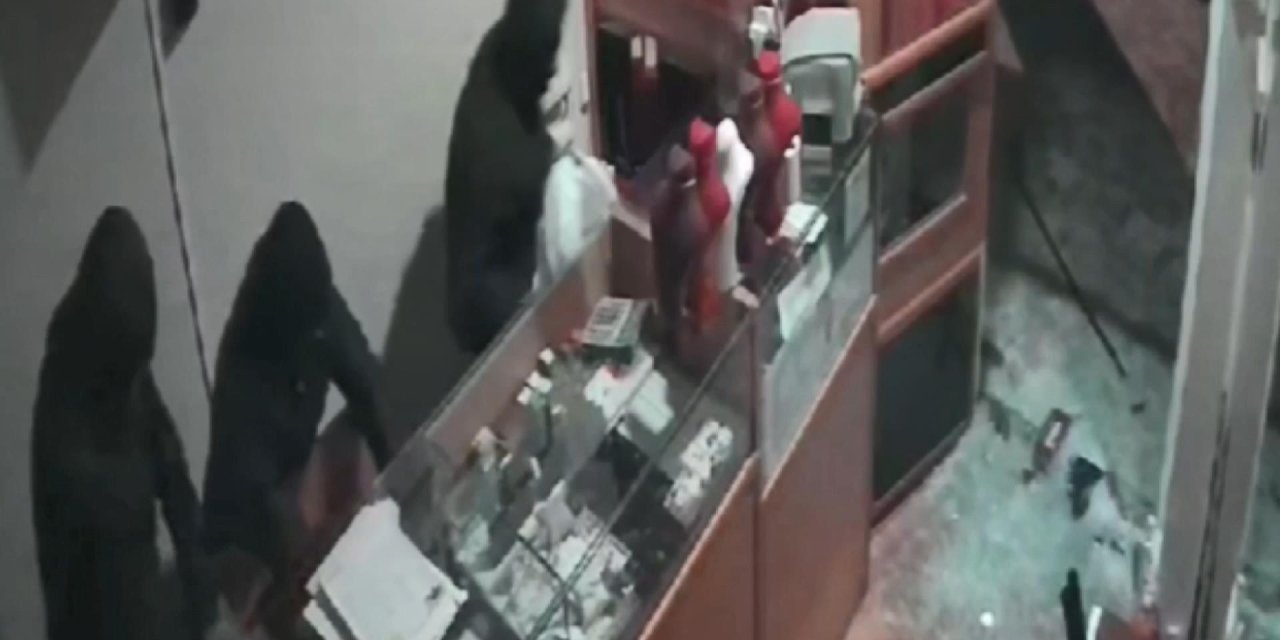 Kuyumcudan 3 Dakikada 400 Bin Liralık Altın Çaldılar; O Anlar Kamerada