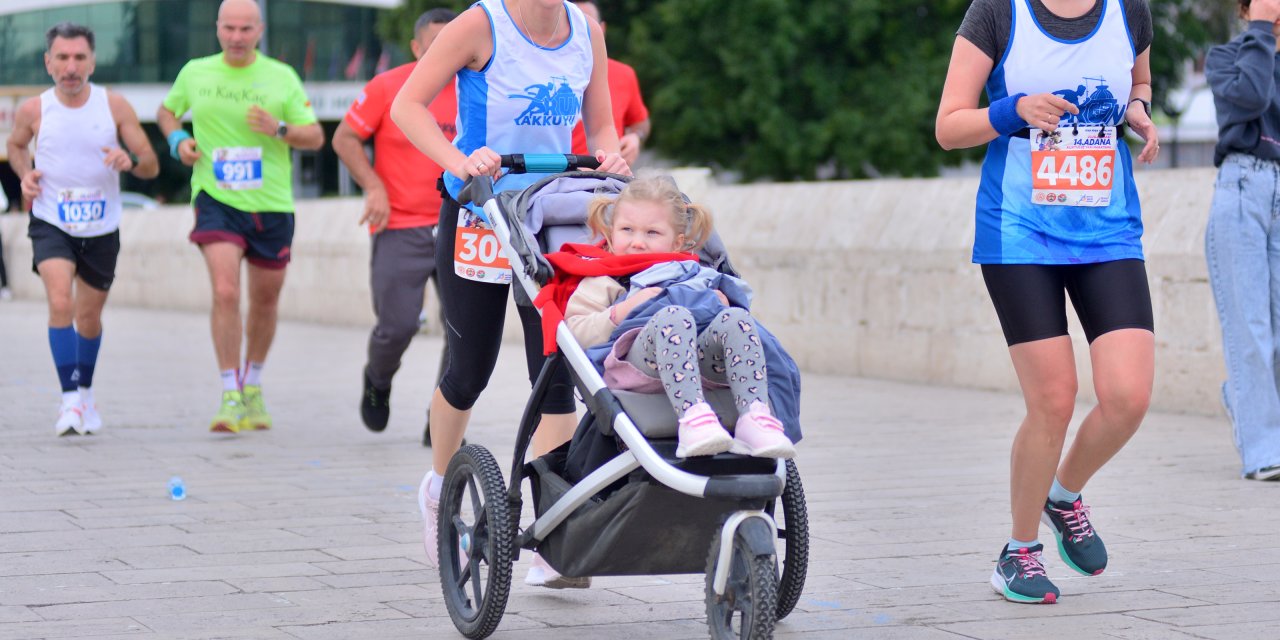14’üncü Uluslararası 5 Ocak Adana Kurtuluş Yarı Maratonu Koşuldu