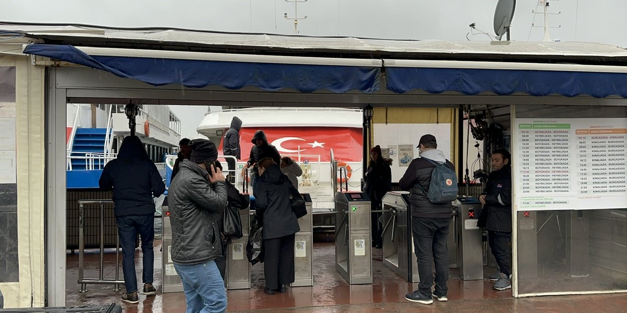 (Geniş Haber) İstanbul'da Sağanak Yağış İle Birlikte Bazı Vapur Seferleri İptal Edildi