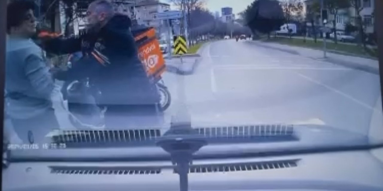 Ümraniye'de Motokurye Kendisini Uyaran Otomobil Sürücüsüne Saldırdı