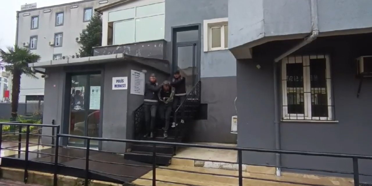 Ümraniye'de Eski İş Arkadaşını Boğazından Bıçaklayan Şüpheli Adliyeye Sevk Edildi