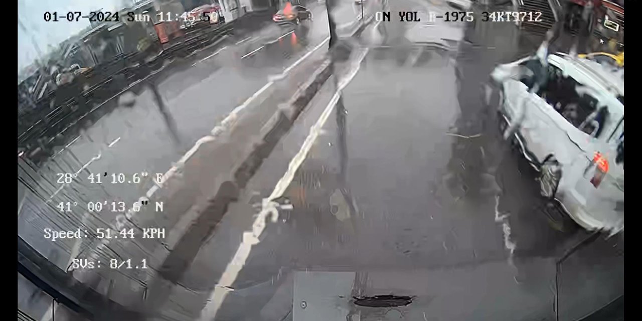 Esenyurt'ta İett Otobüsünün Kaza Anı Kamerada