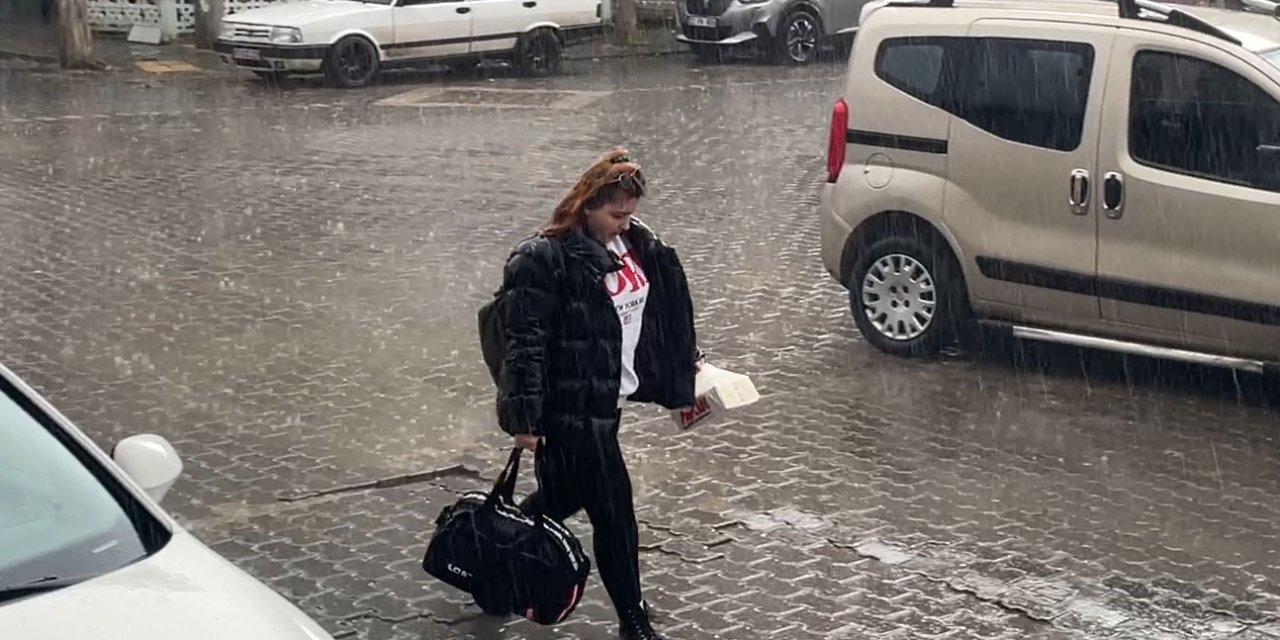 Edirne Ve Tekirdağ'da Kuvvetli Rüzgar; Çatılar Uçtu (2)