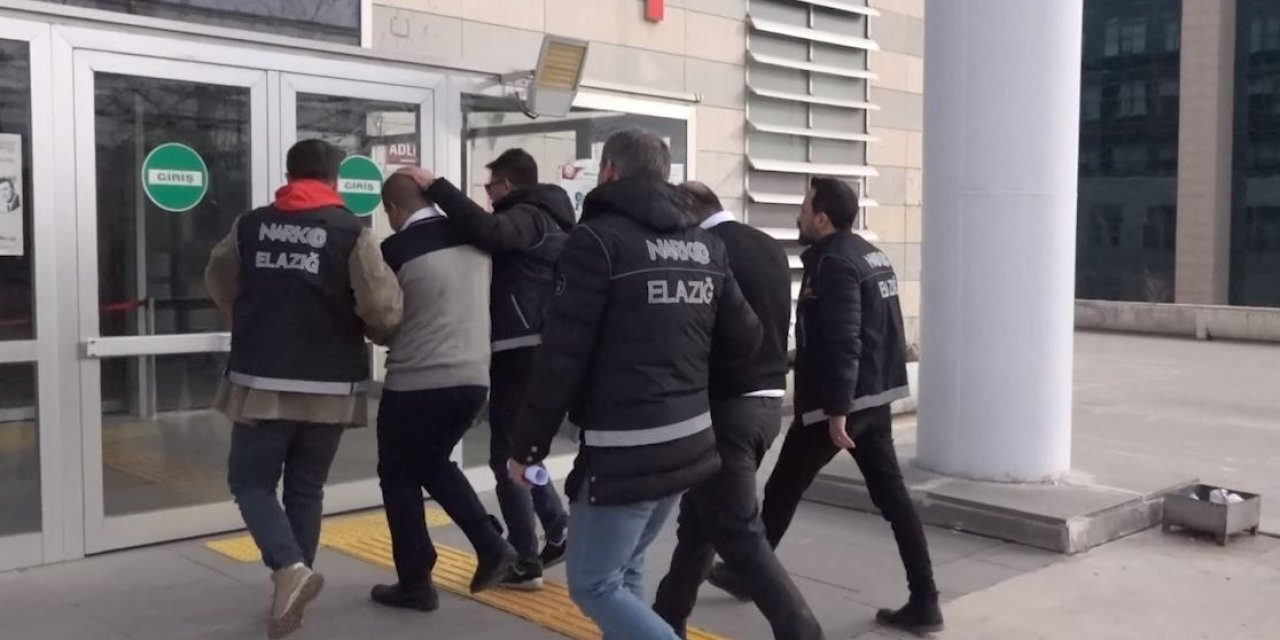 Otobüste 'Nina' İle Aramada Salçaların Arasına Gizlenmiş 29 Kilo Uyuşturucu Bulundu (2)