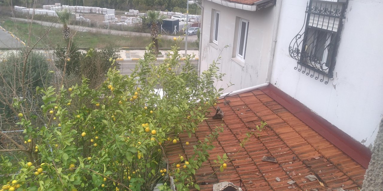 İzmir'de Fırtınada Zarar Gören Okulda Eğitime 3 Gün Ara Verildi