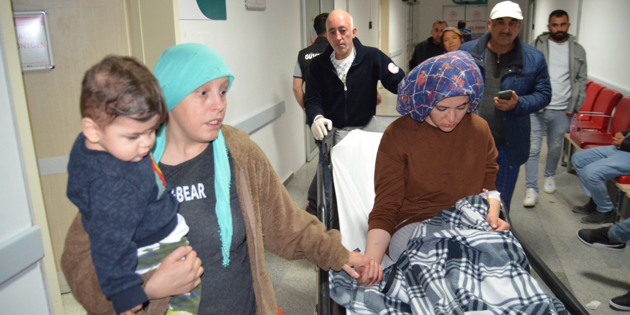 Bıçaklı Saldırgan Kucağında Çocuğu Olan Kadını Yaralayıp, Telefonunu Gasbetti