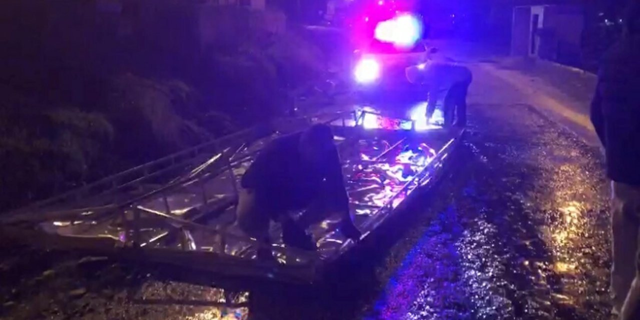 Manisa'da Fırtınada Kulübenin Çatısı Uçtu