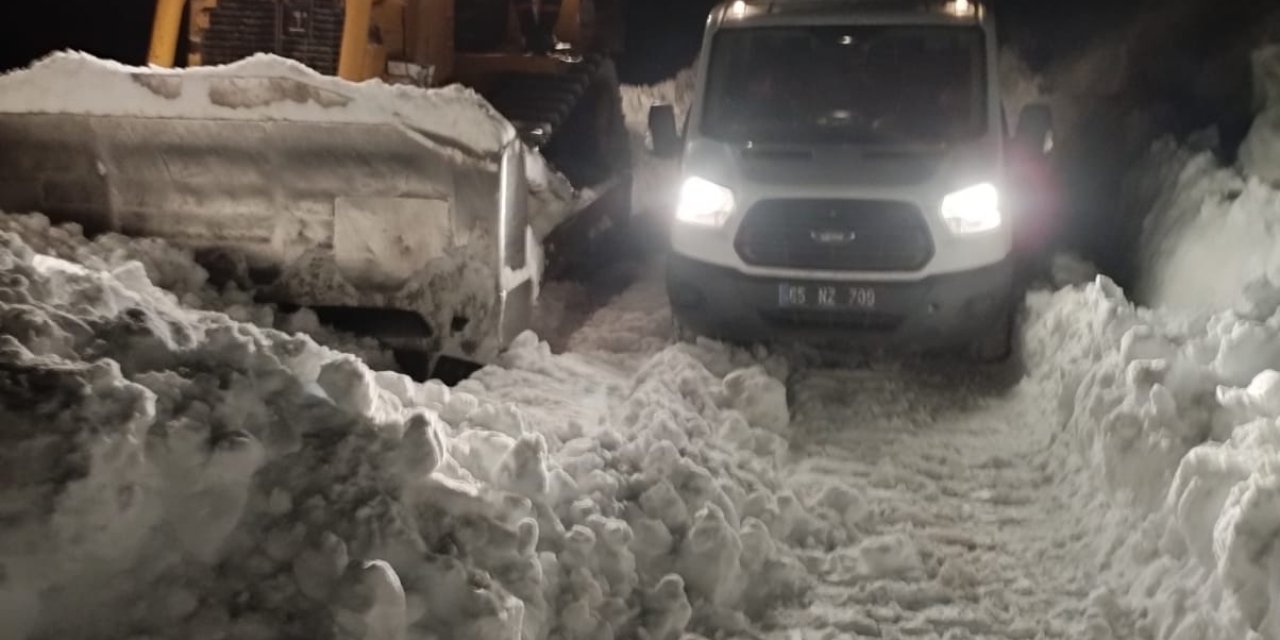 3 Bin 300 Rakımda Gece De Karla Mücadele