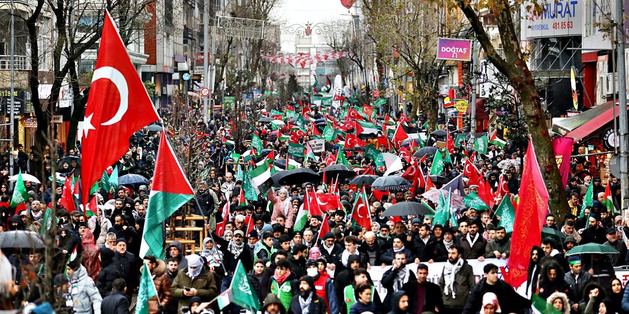 Binlerce Kişi Ümraniye'de Şehitler Ve Filistin İçin Yürüdü