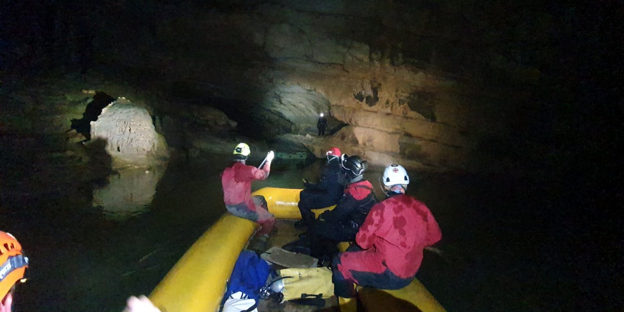 Slovenya’da Mağarada Mahsur Kalan 5 Kişi İçin Kurtarma Operasyonu Başlatıldı