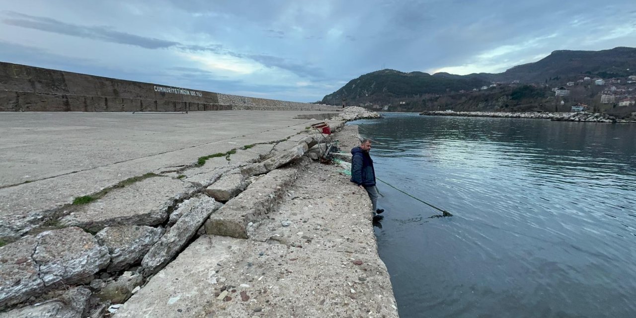 Fırtına Sonrası Liman Kum İle Doldu; Tekneler Giremedi
