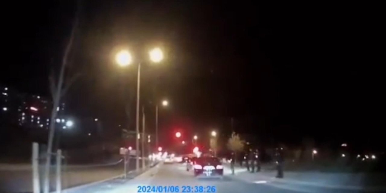 Beylikdüzü'nde Polis Denetim Noktasından Kaçan Otomobil Kamerada