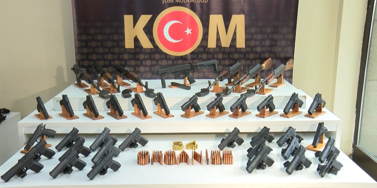 'Kafes-29' Operasyonunda Ele Geçirilen Silahlar Sergilendi