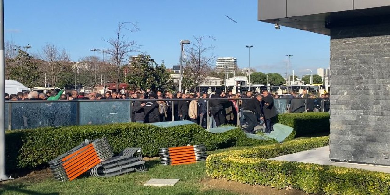 Ukome Kararına Taksicilerden Taş Ve Sopalı Protesto -1