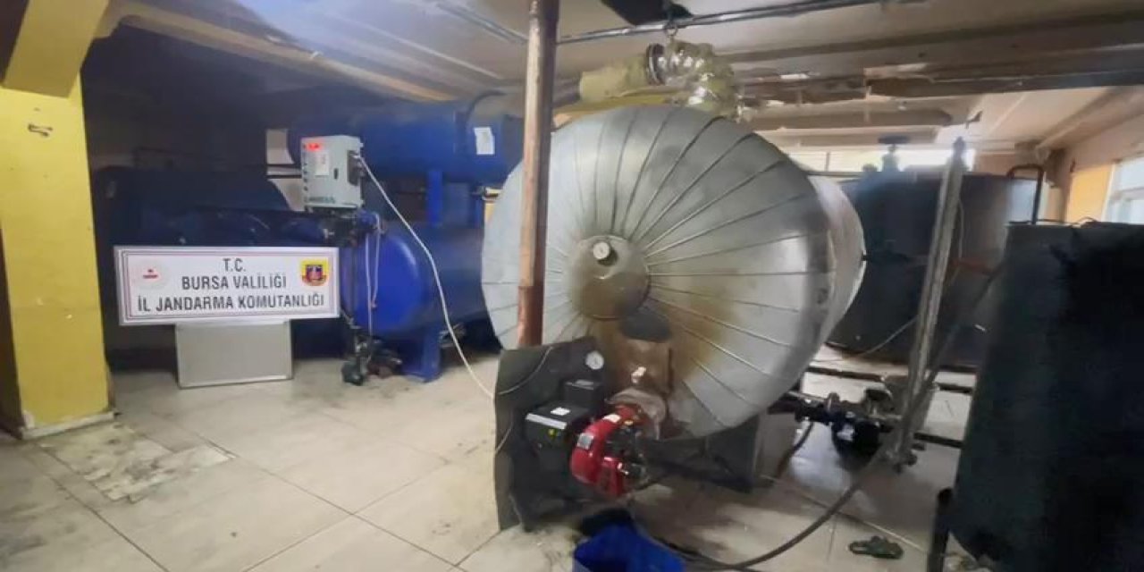 Bursa'da 5 Bin Litre Kaçak Üretim Motorin Ele Geçirildi; 4 Gözaltı