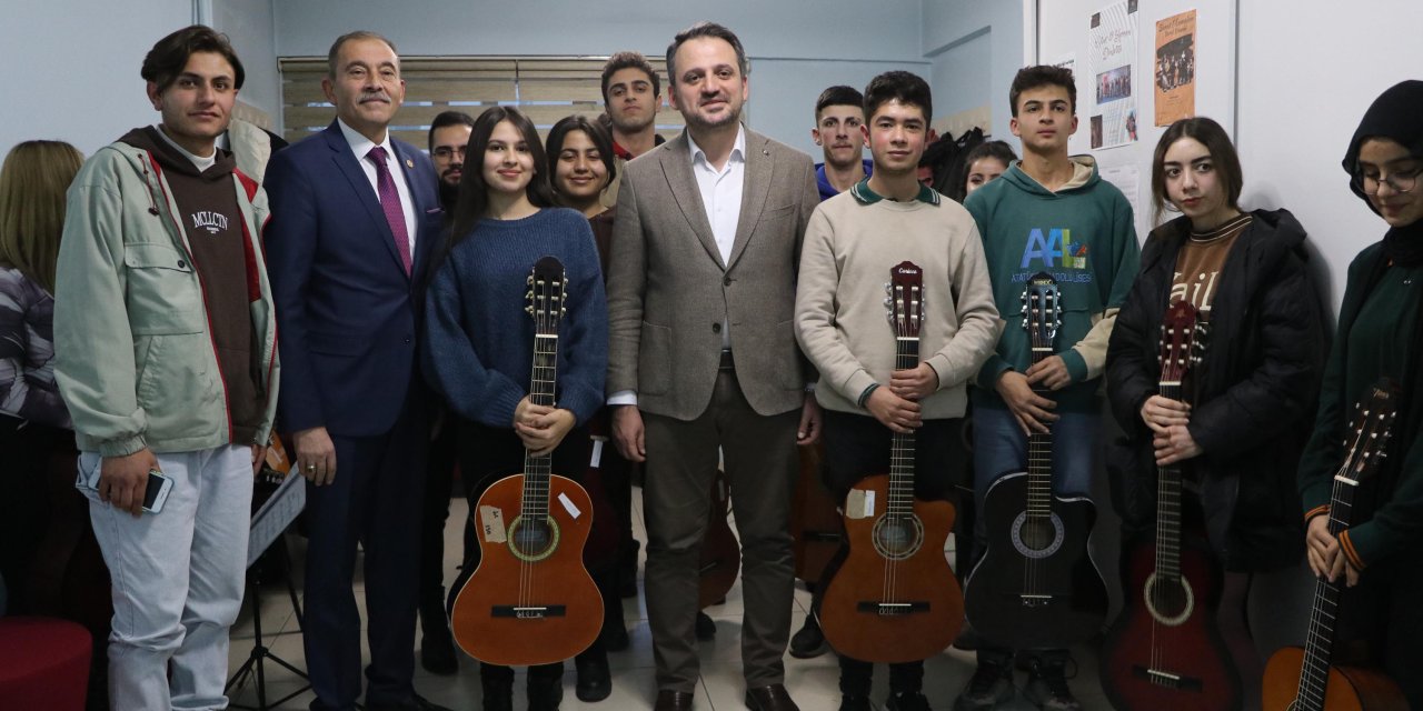 Gençlik Ve Spor Bakan Yardımcısı Eminoğlu Van'da Gençlerle Bir Araya Geldi