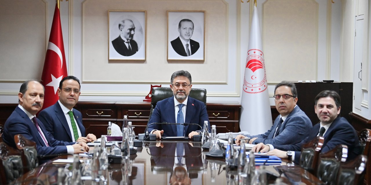 Bakan Yumaklı, Yardımcıları İle 2024'ün İlk Toplantısını Gerçekleştirdi