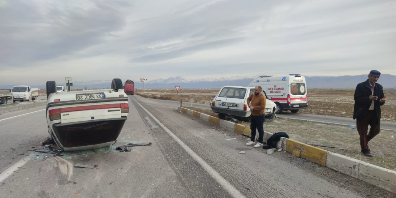 Konya'da İki Otomobil Çarpıştı: 8 Yaralı