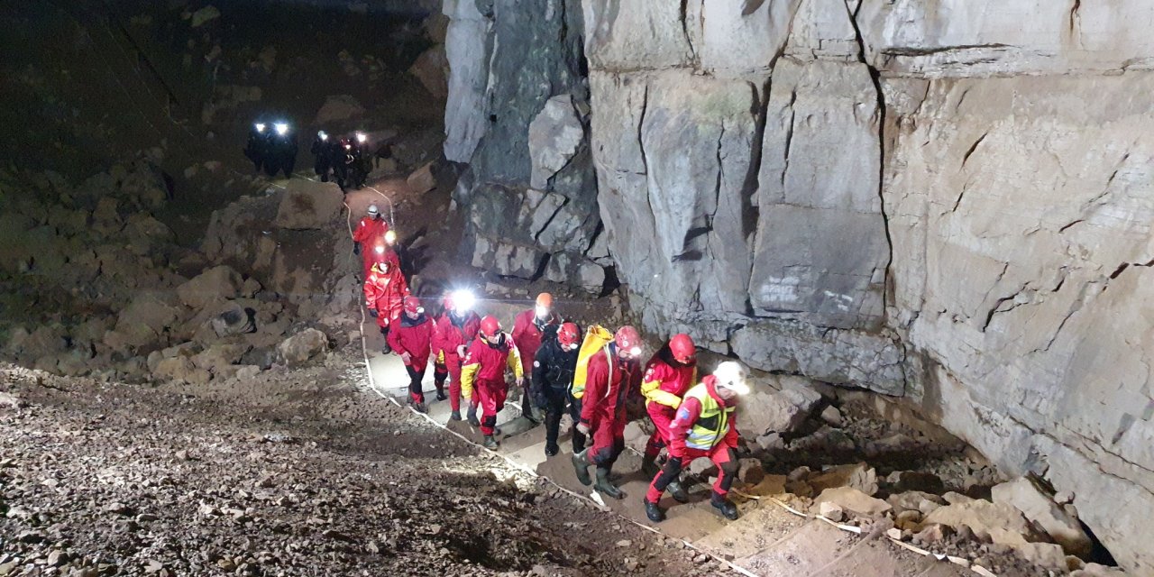 Slovenya’da Mağarada Mahsur Kalan 5 Kişi Kurtarıldı