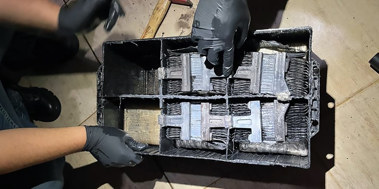 Hafif Ticari Araçtaki Tır Akülerinden 22 Kilo Esrar Çıktı